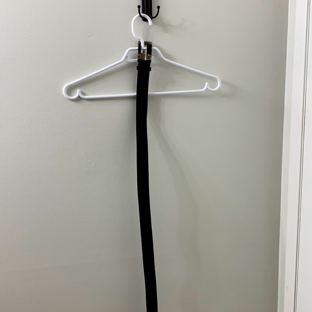 I am selling a leather belt.